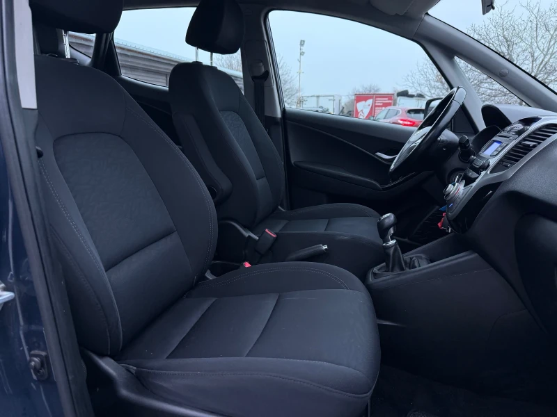 Hyundai Ix20 1.6 CRDi, снимка 11 - Автомобили и джипове - 52642187