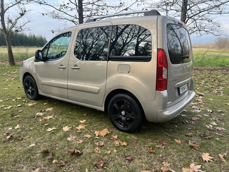 Peugeot Partner Tepee 1.6 109hp, снимка 12 - Автомобили и джипове - 52668636