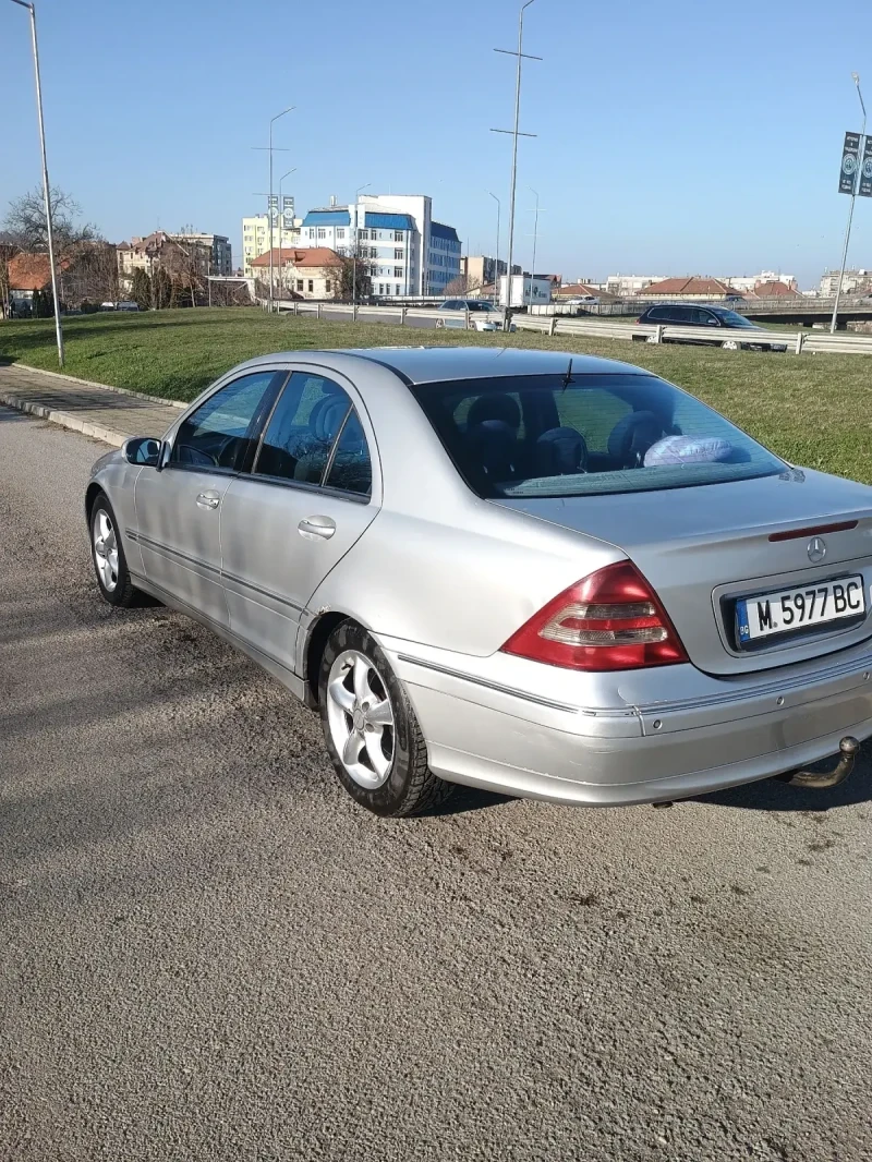 Mercedes-Benz 220, снимка 2 - Автомобили и джипове - 52790612