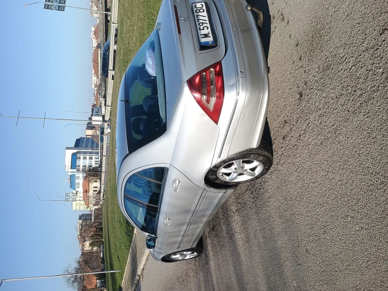 Mercedes-Benz 220, снимка 2 - Автомобили и джипове - 52790612