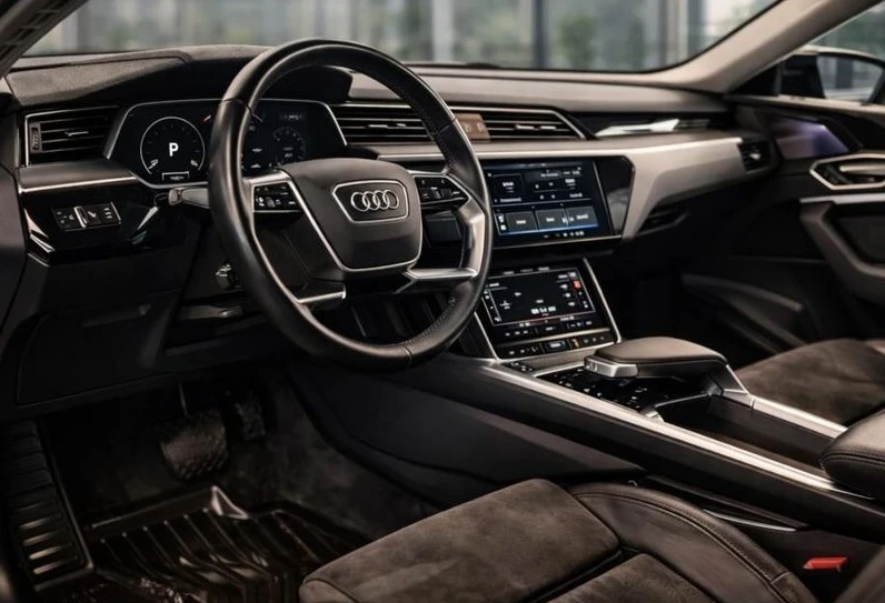 Audi E-Tron 50 Quattro, снимка 4 - Автомобили и джипове - 54065348