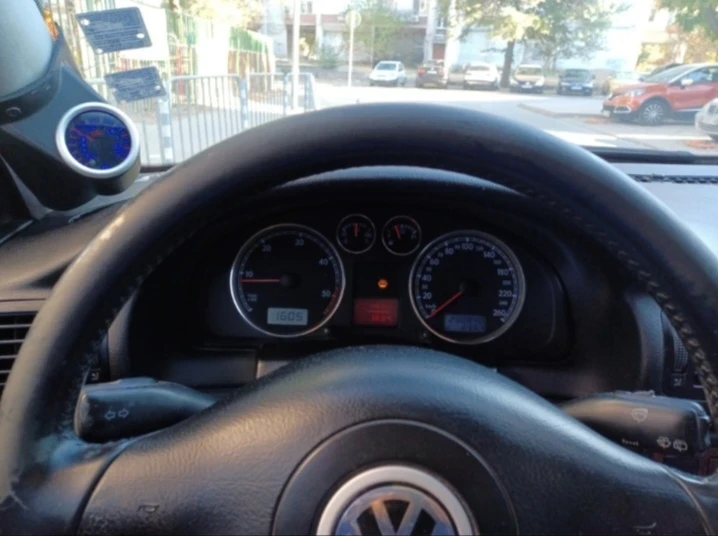 VW Passat 1.9, снимка 5 - Автомобили и джипове - 54246312