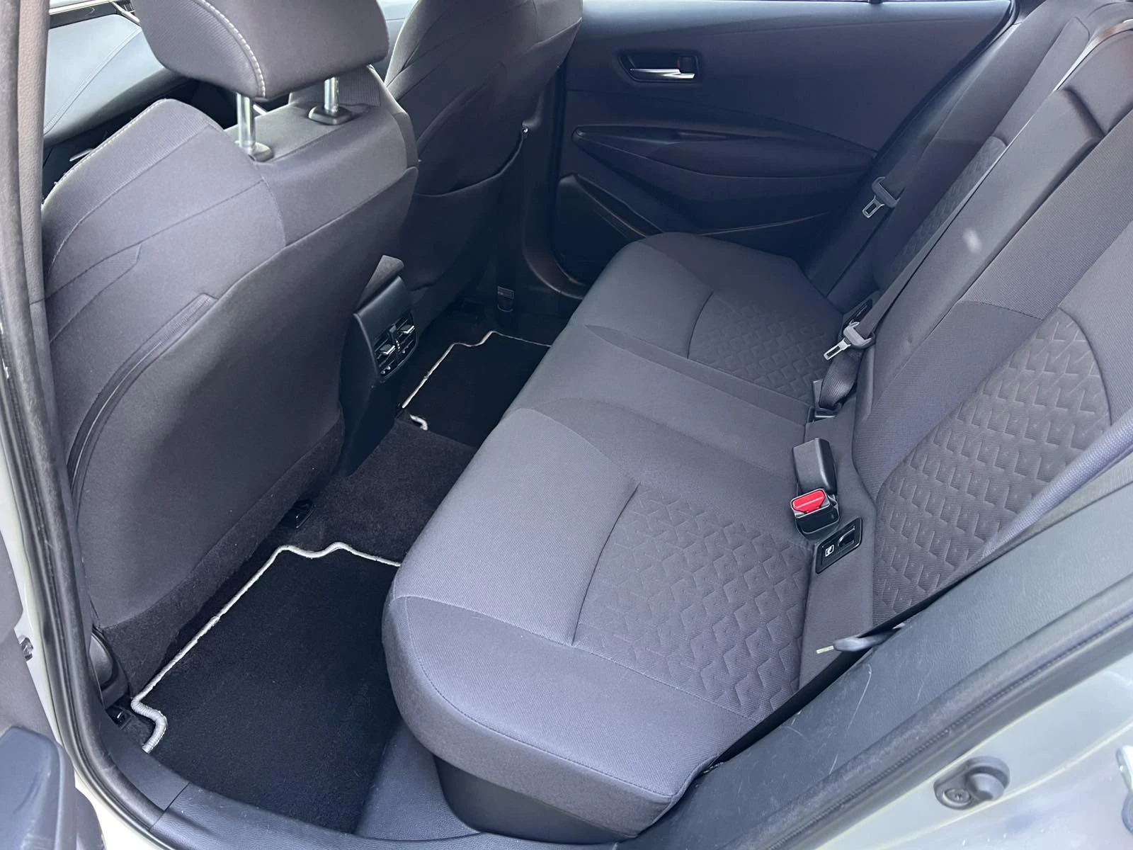 Toyota Corolla EXECUTIVE/1.8/HYBRID/122к.с./AT/Гаранция - изображение 10