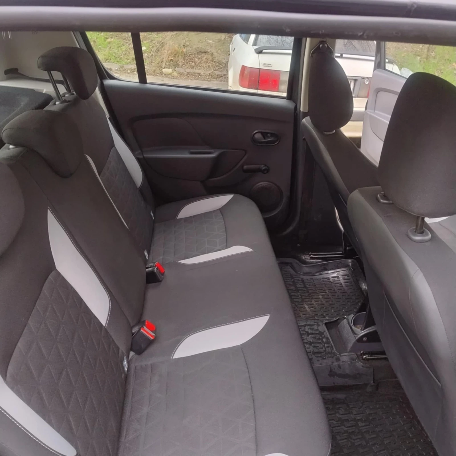 Dacia Sandero 1000 Stepway - изображение 9