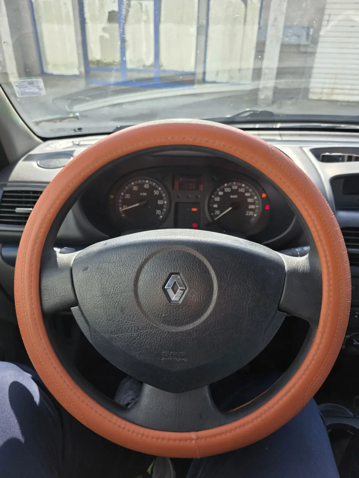 Renault Clio 1.5 dCi, 82к.с., снимка 10 - Автомобили и джипове - 53754053