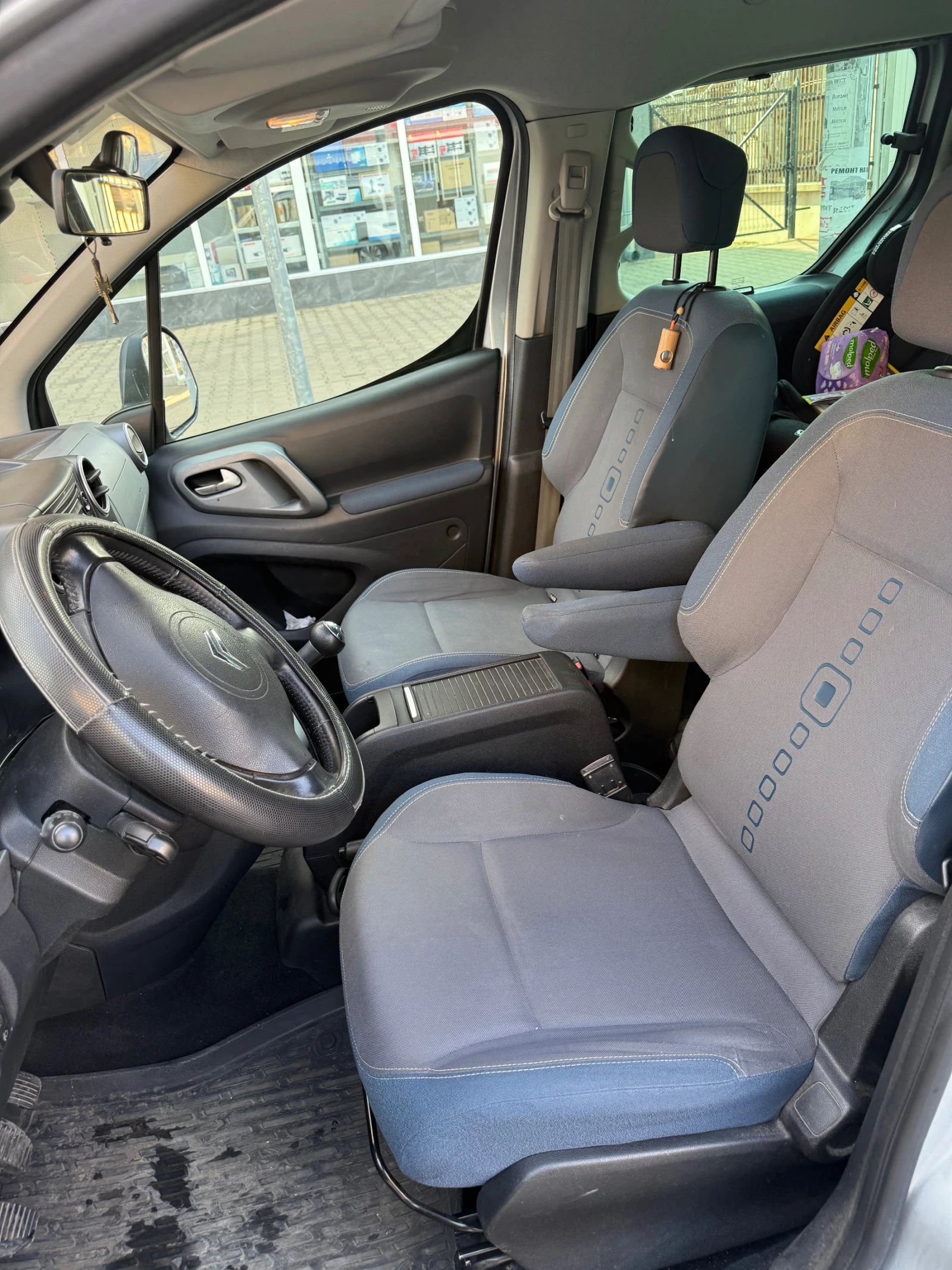 Citroen Berlingo 1.6 hdi 110 кс, снимка 11 - Автомобили и джипове - 53881474