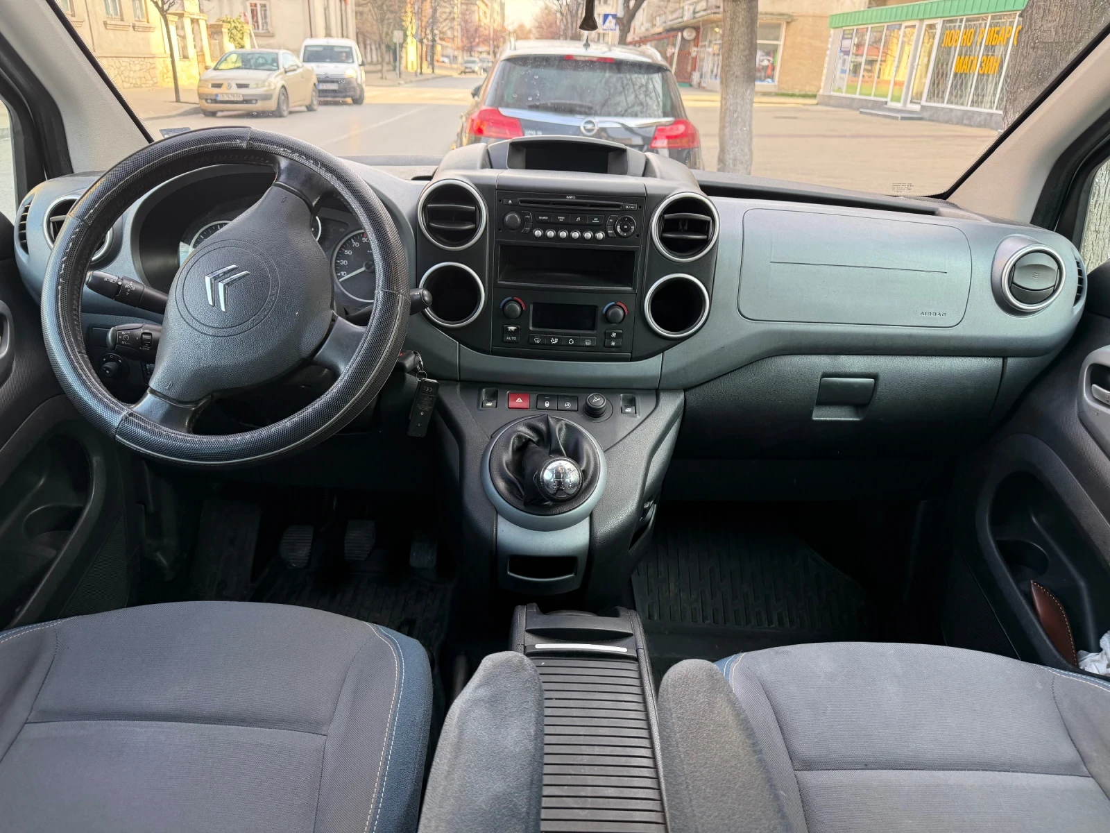 Citroen Berlingo 1.6 hdi 110 кс, снимка 6 - Автомобили и джипове - 53881474