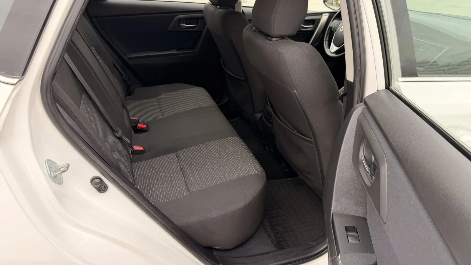 Toyota Auris 1.6 бензин ЕВРО5, снимка 12 - Автомобили и джипове - 54458829
