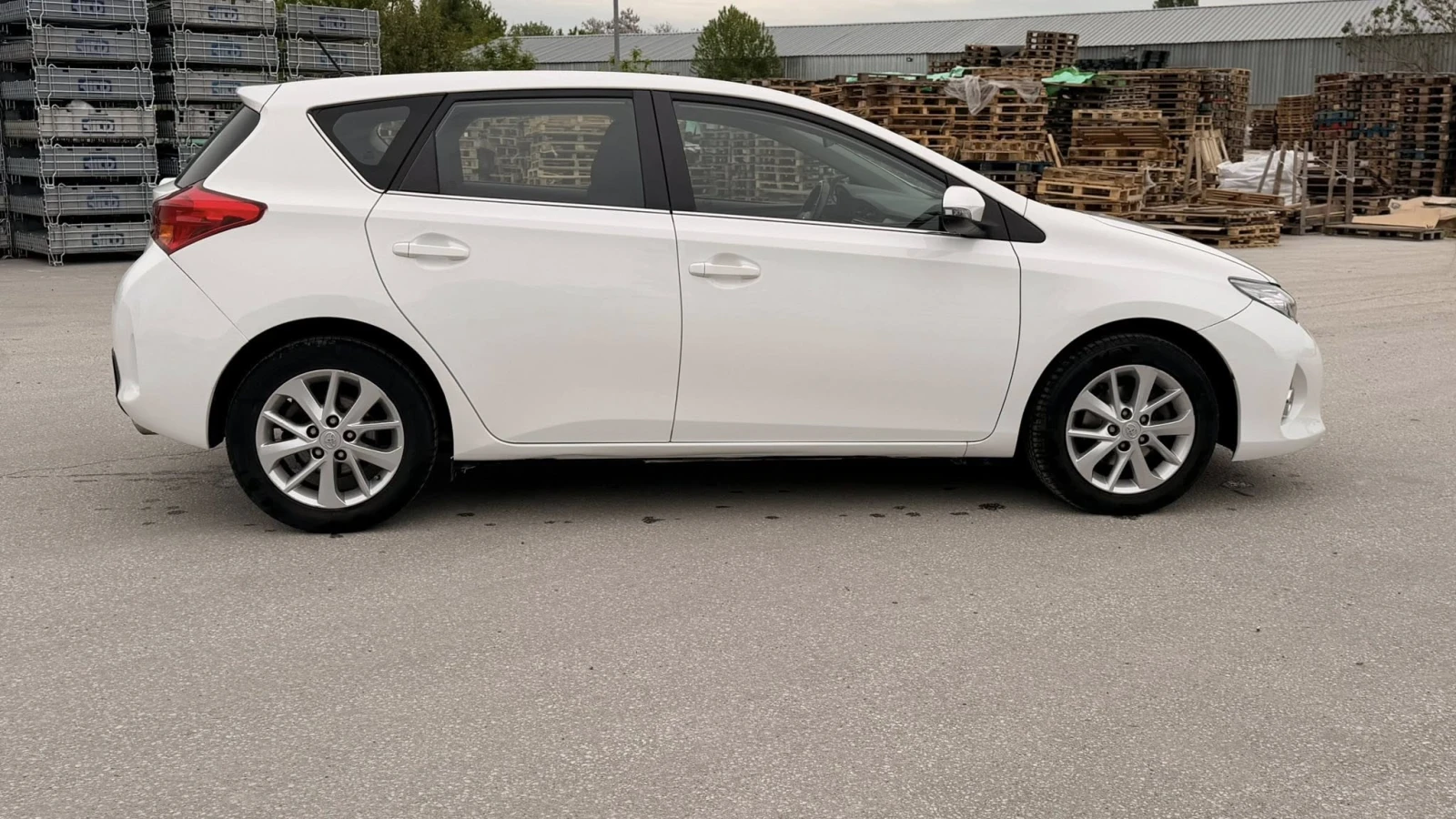 Toyota Auris 1.6 бензин ЕВРО5, снимка 5 - Автомобили и джипове - 54458829