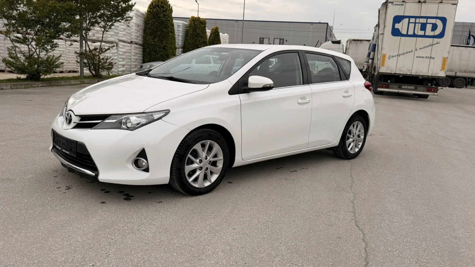Toyota Auris 1.6 бензин ЕВРО5, снимка 4 - Автомобили и джипове - 54458829