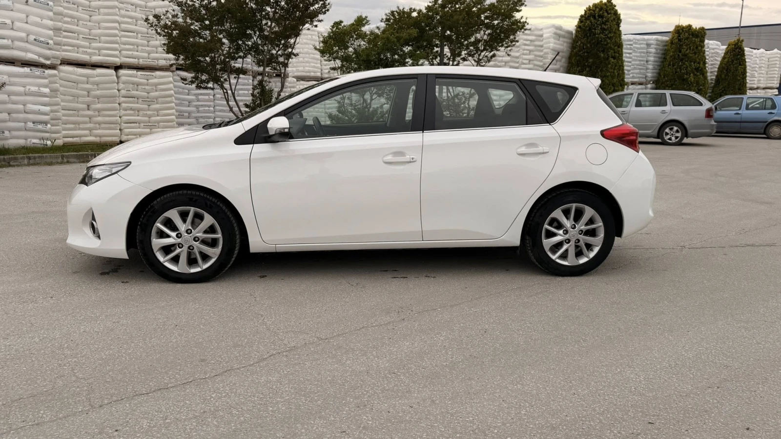 Toyota Auris 1.6 бензин ЕВРО5, снимка 6 - Автомобили и джипове - 54458829