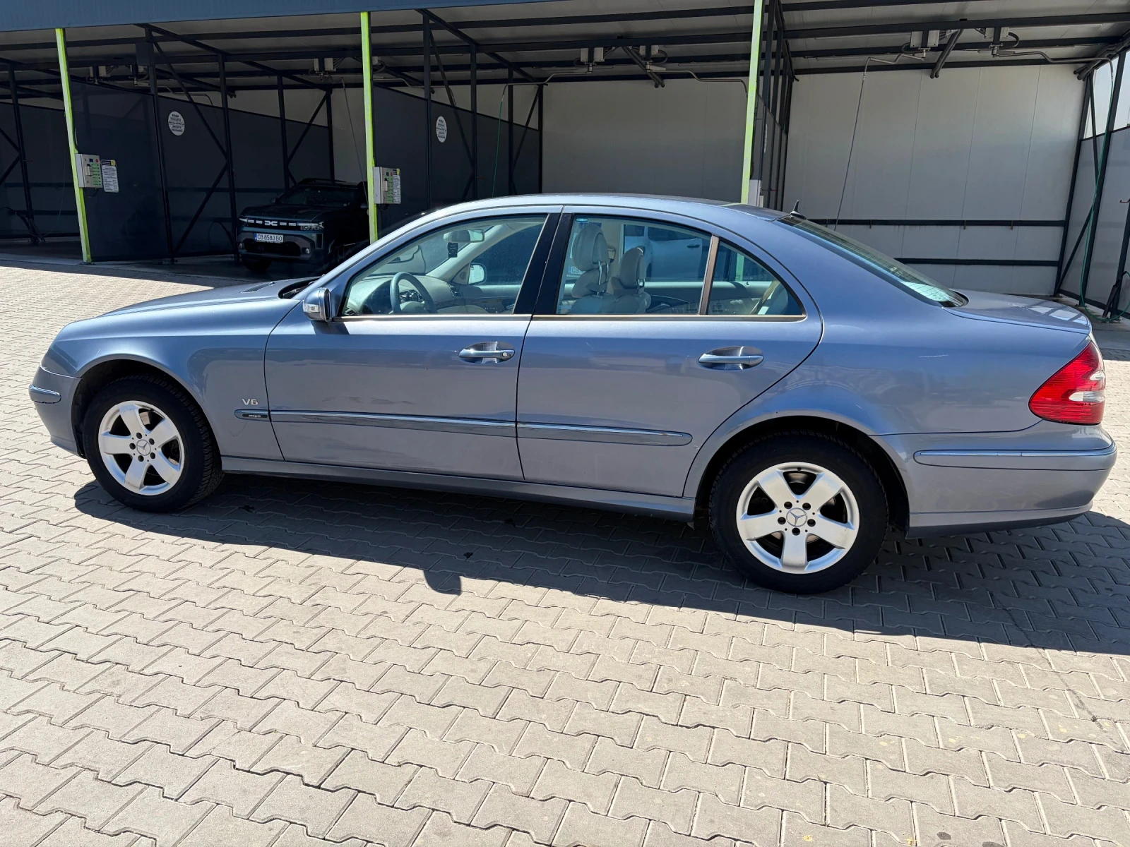 Mercedes-Benz E 320 Mercedes-Benz E320 W211 4 MATIC 3, 2 Бензин, снимка 4 - Автомобили и джипове - 55187058