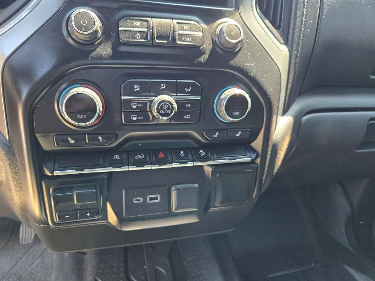 Chevrolet Silverado * 4WD Crew Cab 157" LT * CARFAX * ���� �� �� | Mobile.bg � ����������� 10