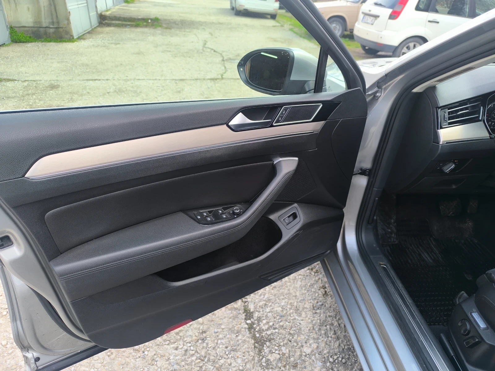 VW Passat, снимка 6 - Автомобили и джипове - 55306593