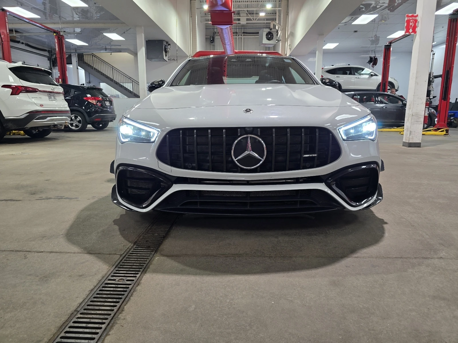 Mercedes-Benz CLA, снимка 2 - Автомобили и джипове - 55720729
