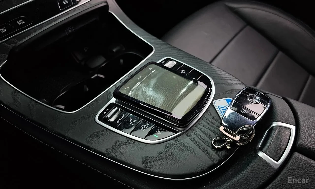 Mercedes-Benz E 220 4MATIC / 360 / DIS / HUD / BURMESTER / АВТОКРЕДИТ, снимка 17 - Автомобили и джипове - 55843688