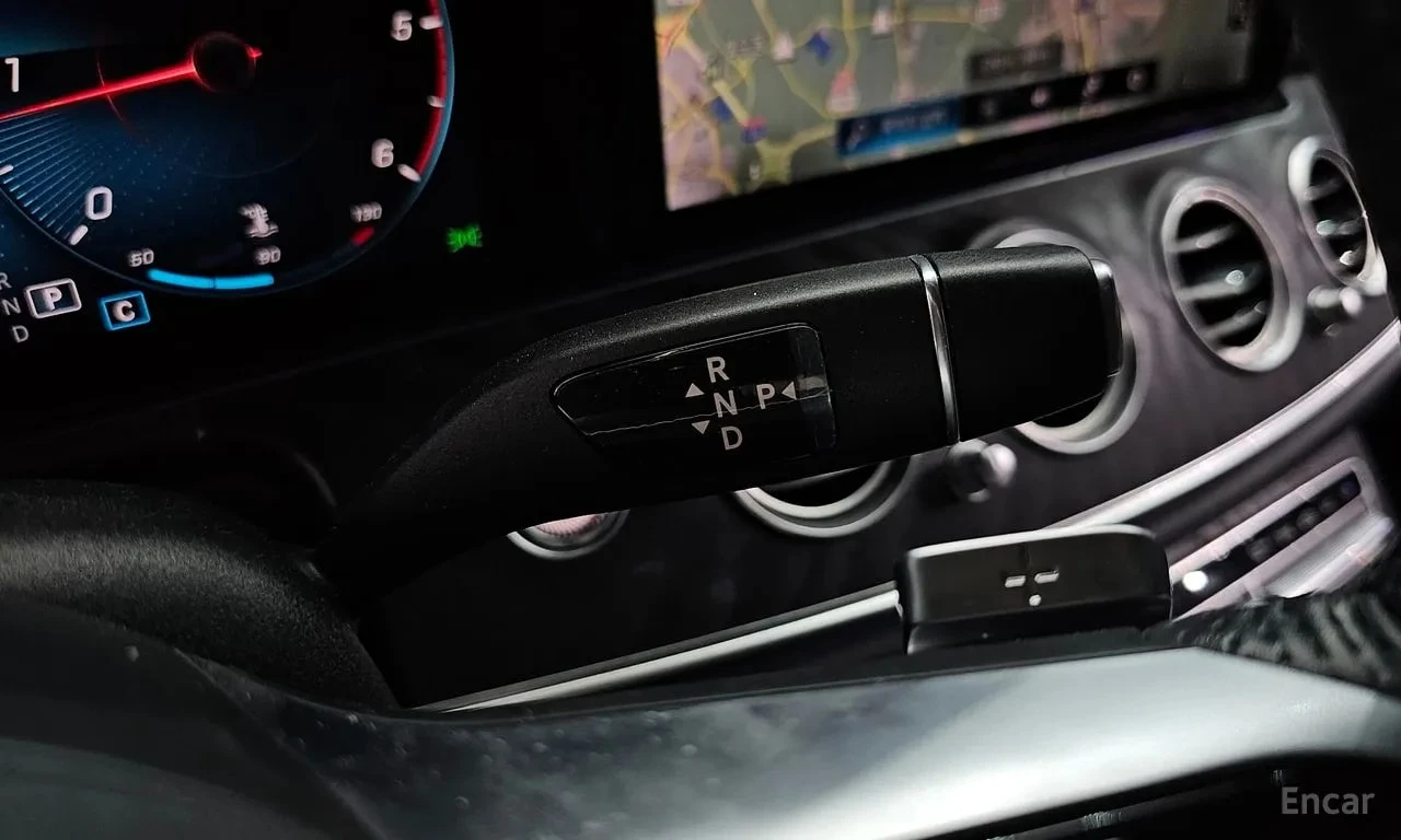Mercedes-Benz E 220 4MATIC / 360 / DIS / HUD / BURMESTER / АВТОКРЕДИТ, снимка 9 - Автомобили и джипове - 55843688