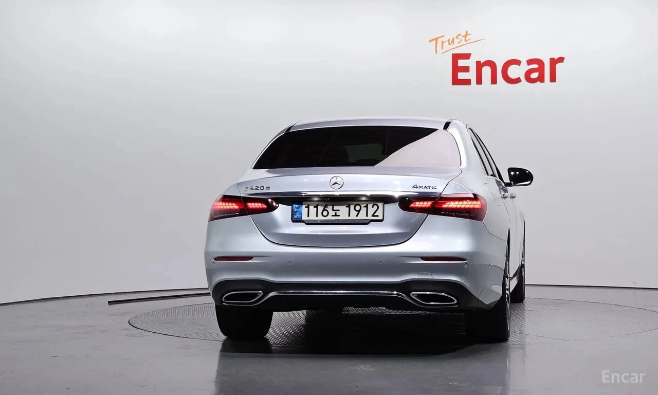 Mercedes-Benz E 220 4MATIC / 360 / DIS / HUD / BURMESTER / АВТОКРЕДИТ, снимка 4 - Автомобили и джипове - 55843688