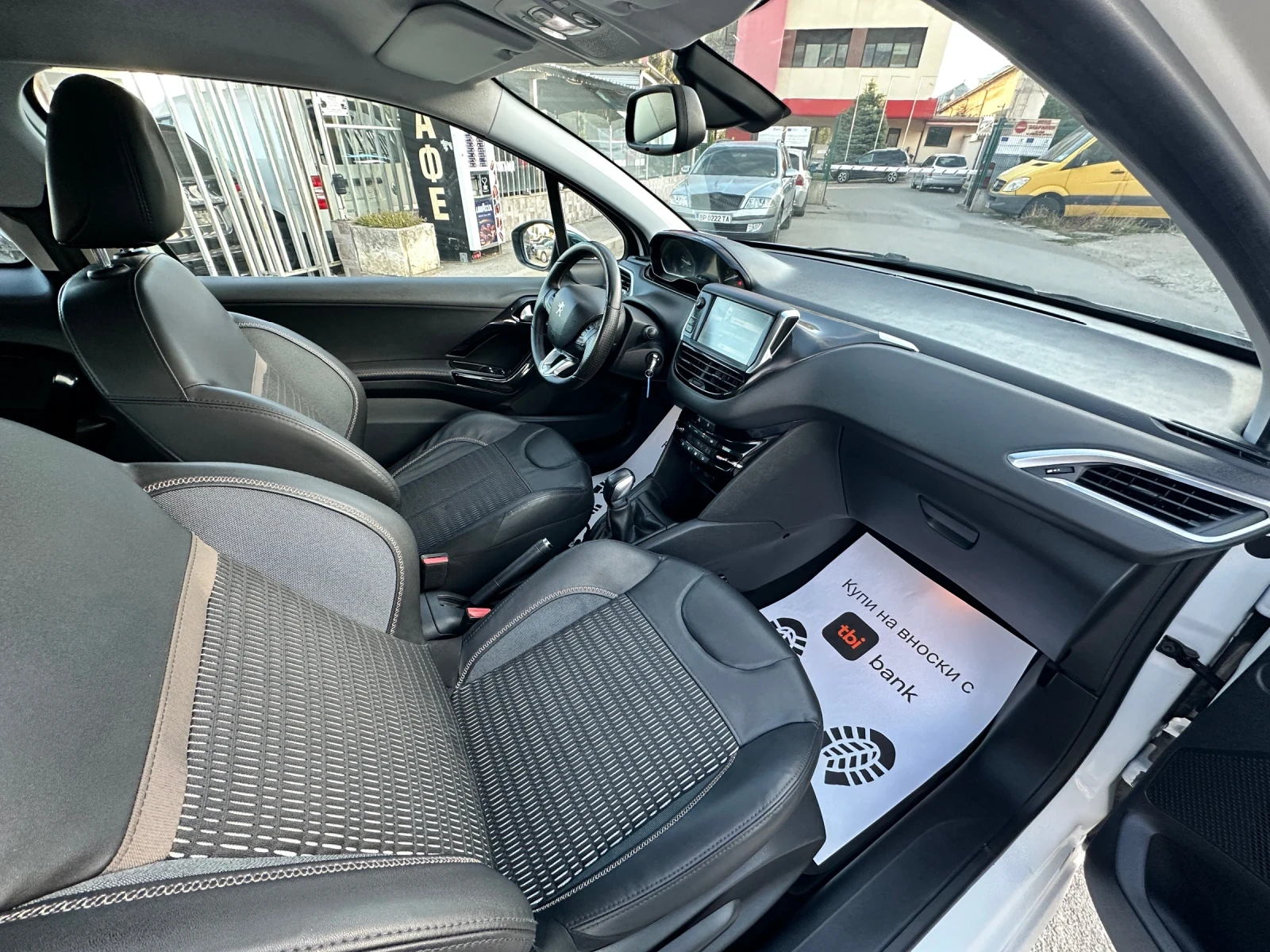 Peugeot 208 1.4eHDI - НАВИГАЦИЯ - РЕАЛНИ КИЛОМЕТРИ - УНИКАТ, снимка 10 - Автомобили и джипове - 56124856