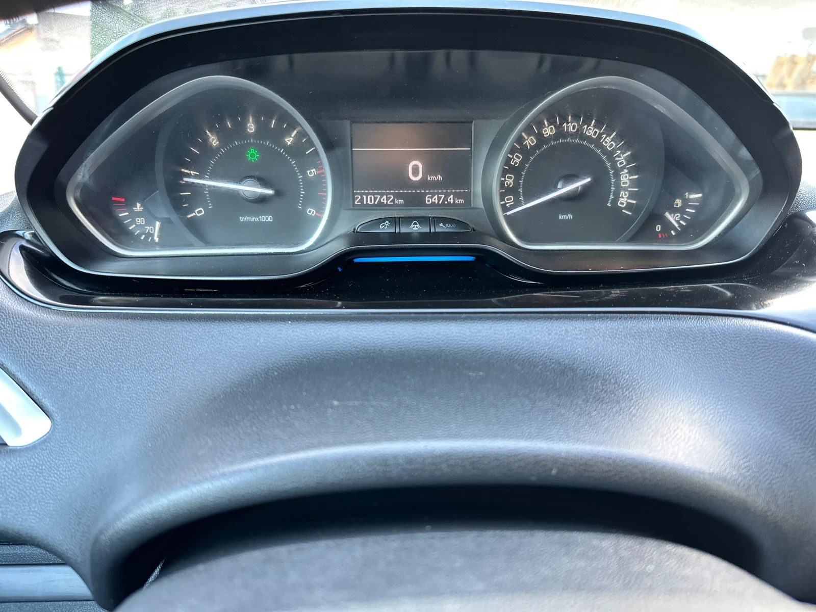 Peugeot 208 1.4eHDI - НАВИГАЦИЯ - РЕАЛНИ КИЛОМЕТРИ - УНИКАТ, снимка 15 - Автомобили и джипове - 56124856