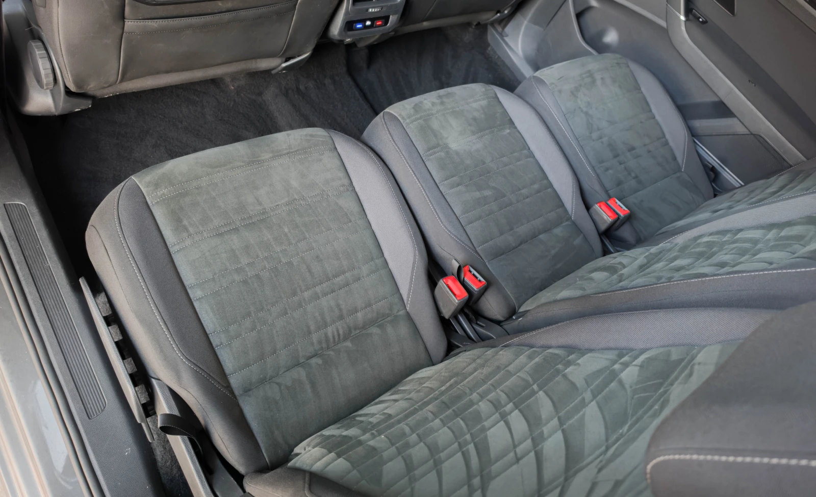 VW Touran 2.0* 150кс* 7места* Нави* , снимка 11 - Автомобили и джипове - 56285905