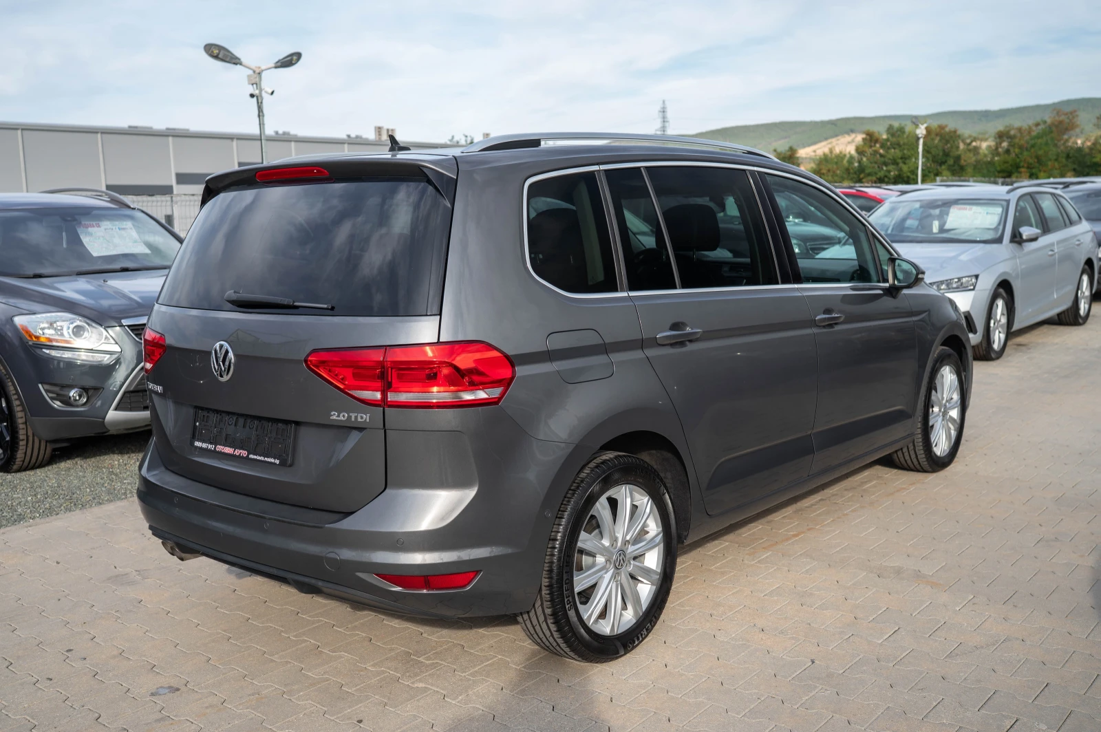 VW Touran 2.0* 150кс* 7места* Нави* , снимка 6 - Автомобили и джипове - 56285905