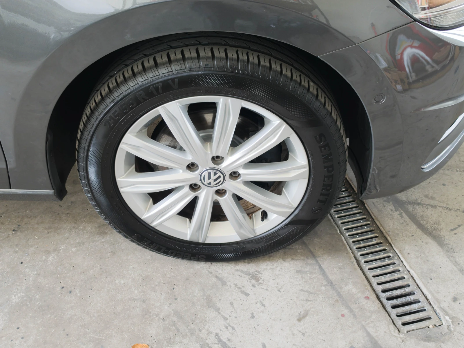 VW Touran 2.0* 150кс* 7места* Нави* , снимка 16 - Автомобили и джипове - 56285905