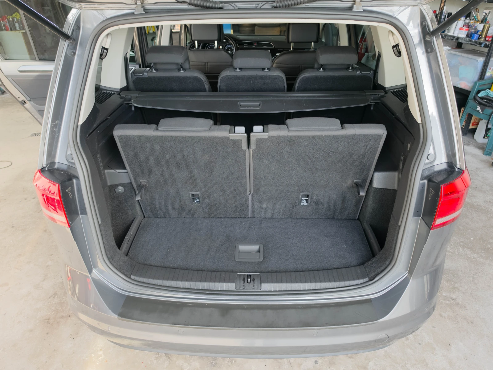 VW Touran 2.0* 150кс* 7места* Нави* , снимка 9 - Автомобили и джипове - 56285905
