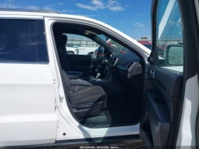 Обява за продажба на Jeep Grand cherokee 3.6* V6* 8ZF* ПОДГРЕВ* КАМЕРА* КЕЙЛЕС* LANE* ASSIS ~22 999 лв. - изображение 8 | Auto.bg Обява за продажба на Jeep Grand cherokee 3.6* V6* 8ZF* ПОДГРЕВ* КАМЕРА* КЕЙЛЕС* LANE* ASSIS ~22 999 лв. - изображение 8