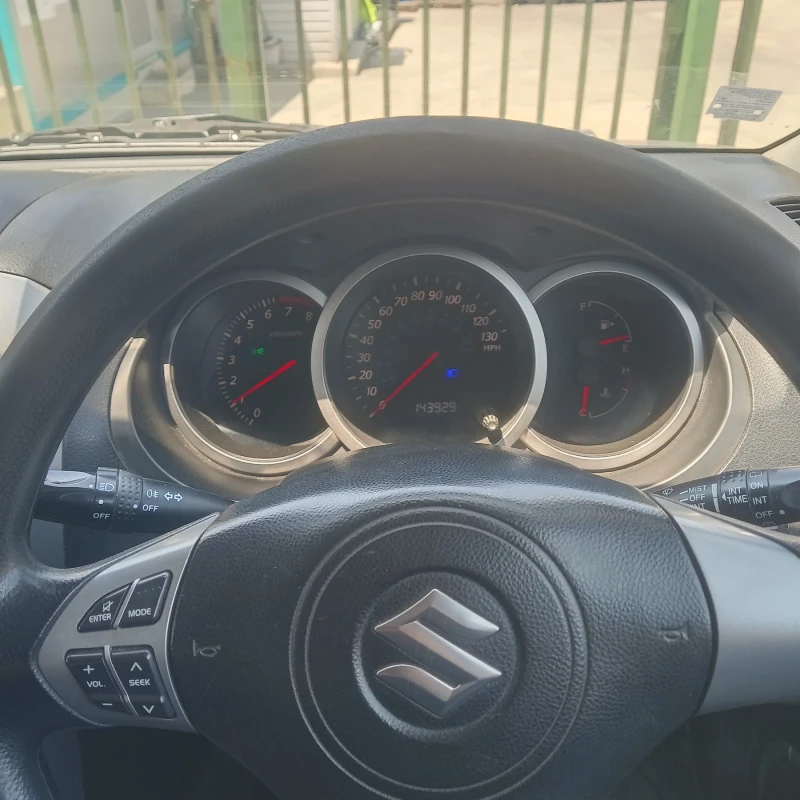 Suzuki Grand vitara 2.0 140кс бензин и газ десен волан, снимка 6 - Автомобили и джипове - 51792700