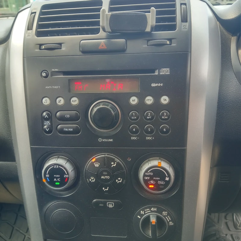 Suzuki Grand vitara 2.0 140кс бензин и газ десен волан, снимка 5 - Автомобили и джипове - 51792700