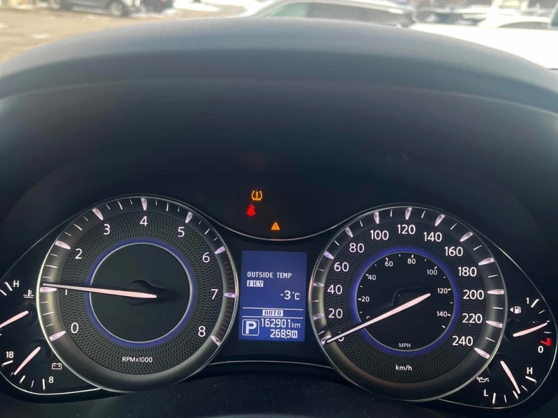 Infiniti QX80 * 4WD 4dr * CARFAX * БЕЗ ПЪРВОНАЧАЛНА ВНОСКА, снимка 8 - Автомобили и джипове - 52940778