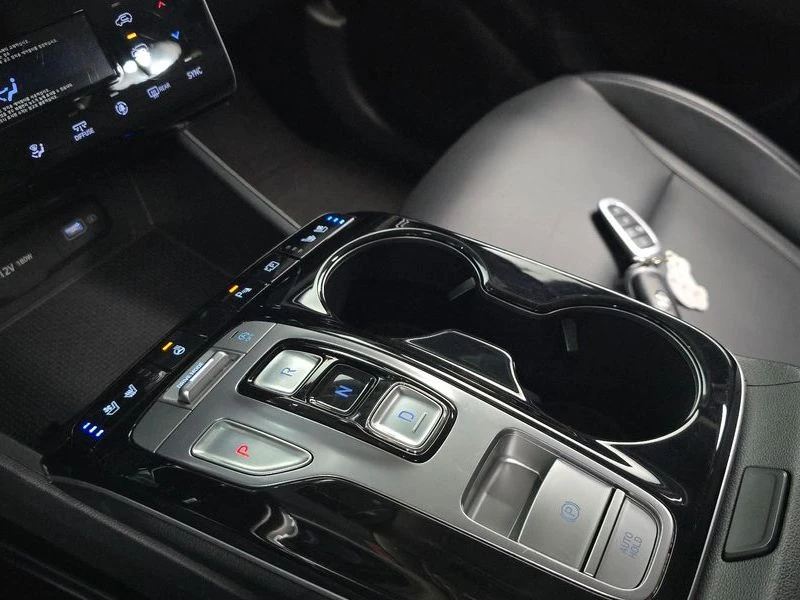 Hyundai Tucson 2.0 136 hp Automatic, снимка 8 - Автомобили и джипове - 55843418