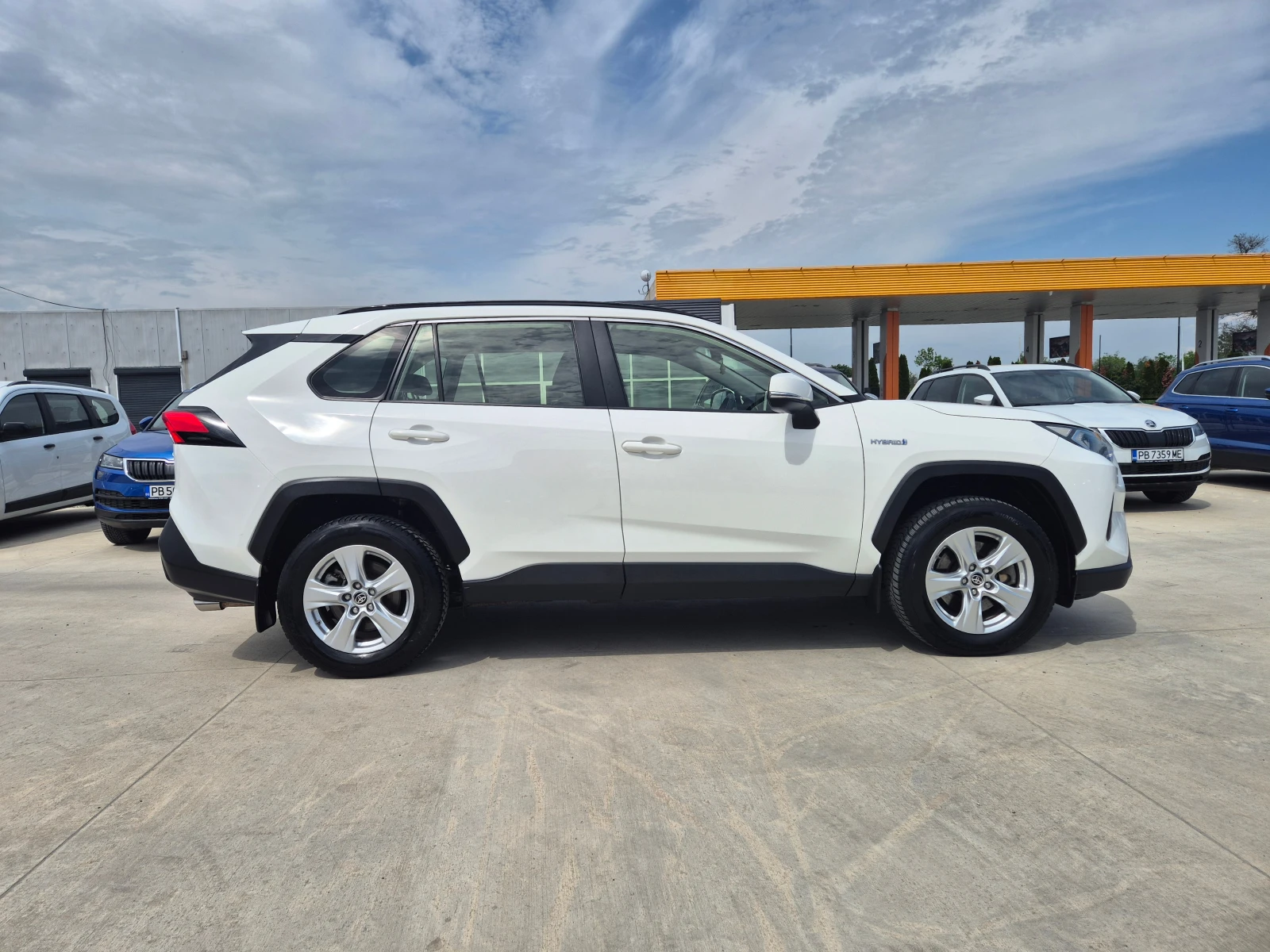 Toyota Rav4 COMFORT с ГАРАНЦИЯ 2.5 HYBRID A/T - изображение 6