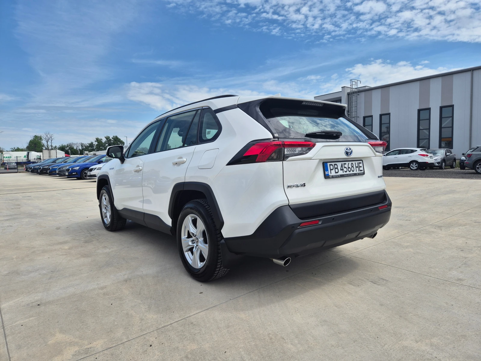 Toyota Rav4 COMFORT с ГАРАНЦИЯ 2.5 HYBRID A/T - изображение 3