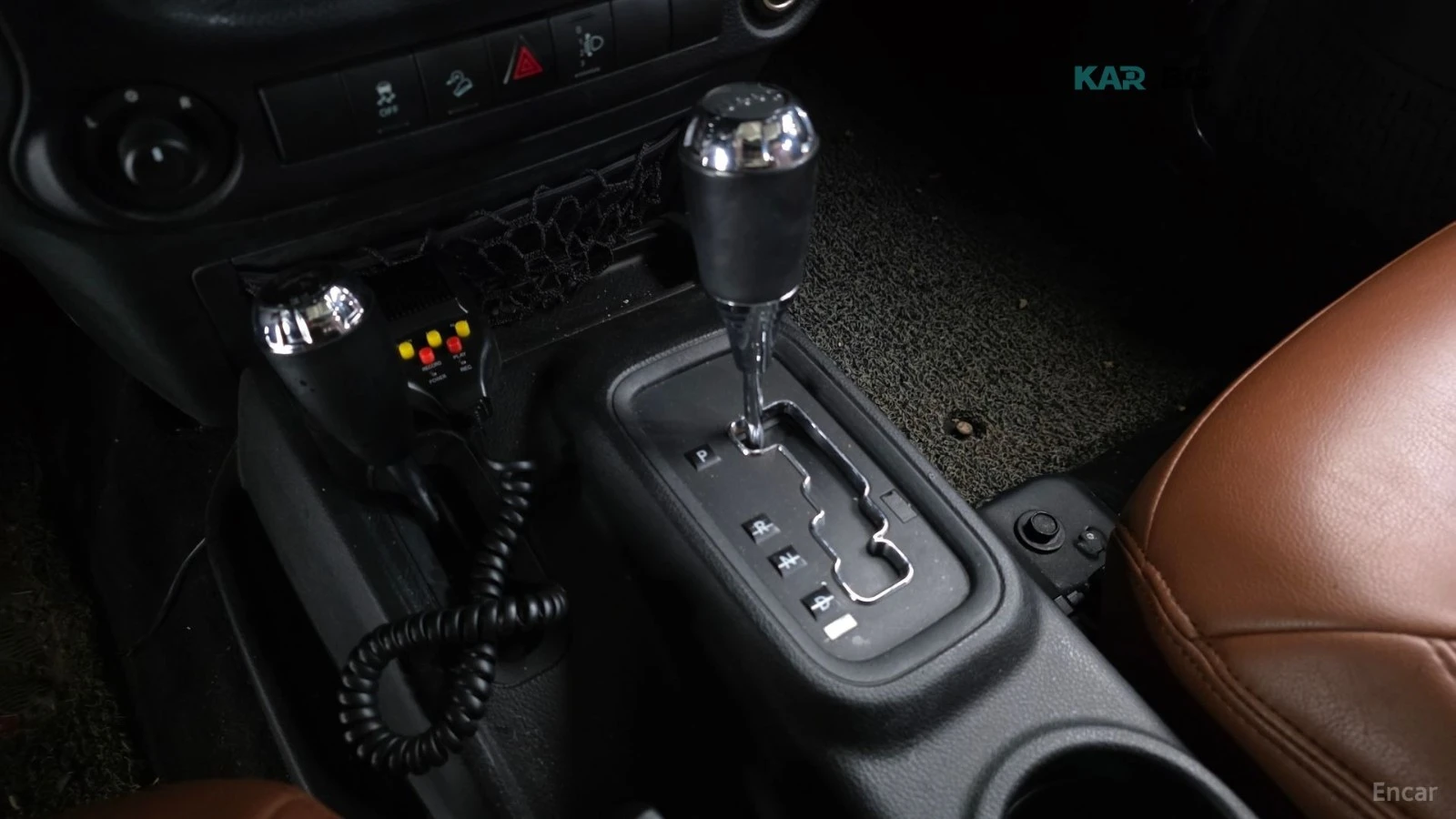 Jeep Wrangler RUBICON / ПОДГРЕВИ / КОЖЕН САЛОН, снимка 14 - Автомобили и джипове - 54597258
