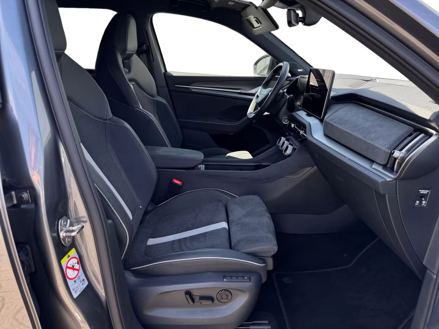 Skoda Kodiaq 2.0 TDI/ 4X4/ SPORTLINE/ DSG/ HEAD UP/ 7-МЕСТНА, снимка 8 - Автомобили и джипове - 54710996