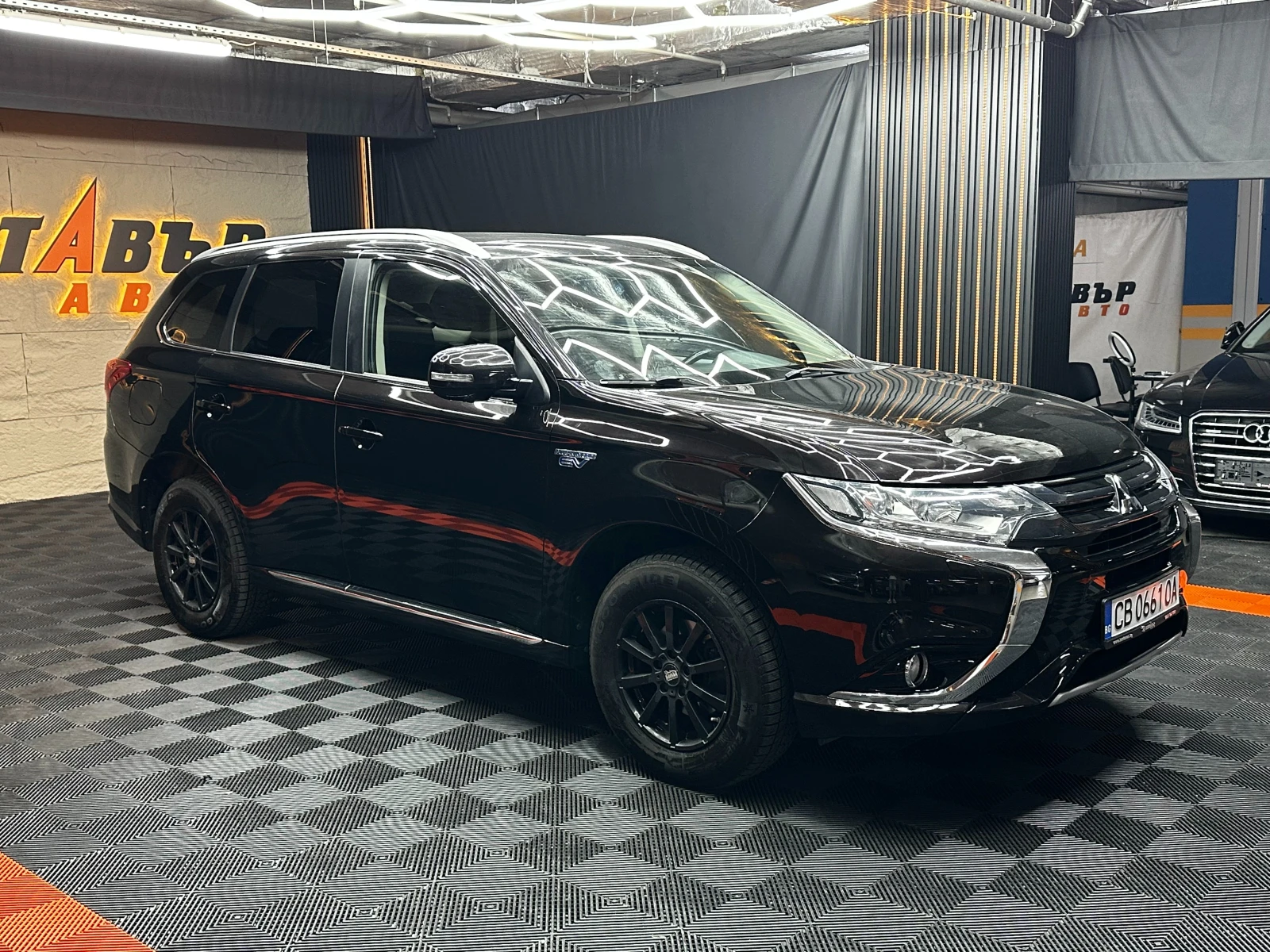 Mitsubishi Outlander 2.0 Hybrid 121 к.с. , снимка 3 - Автомобили и джипове - 55474437
