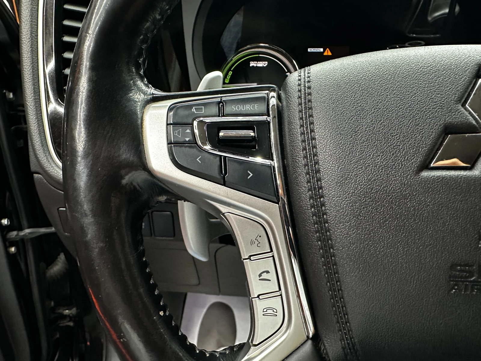 Mitsubishi Outlander 2.0 Hybrid 121 к.с. , снимка 16 - Автомобили и джипове - 55474437