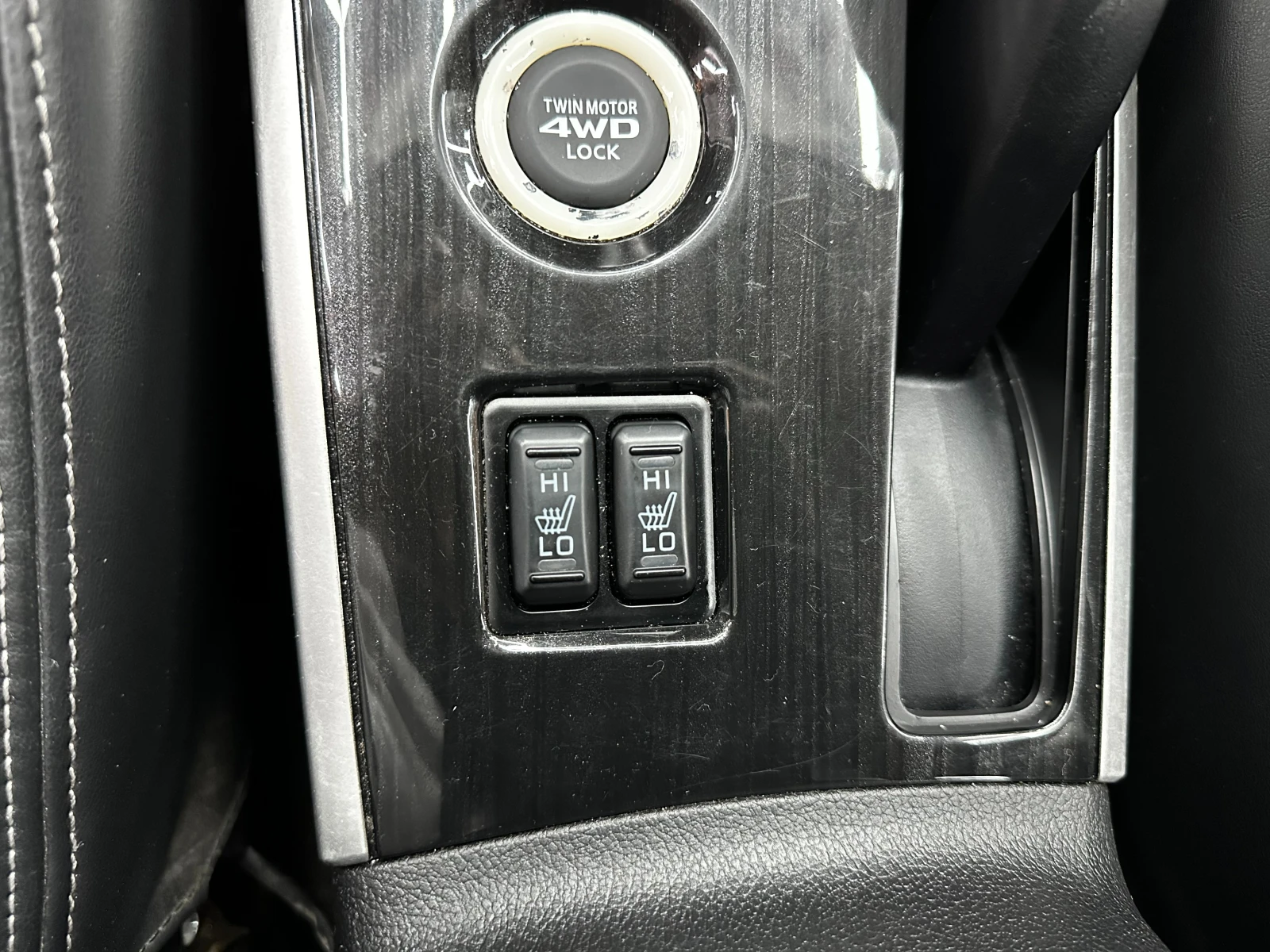 Mitsubishi Outlander 2.0 Hybrid 121 к.с. , снимка 10 - Автомобили и джипове - 55474437