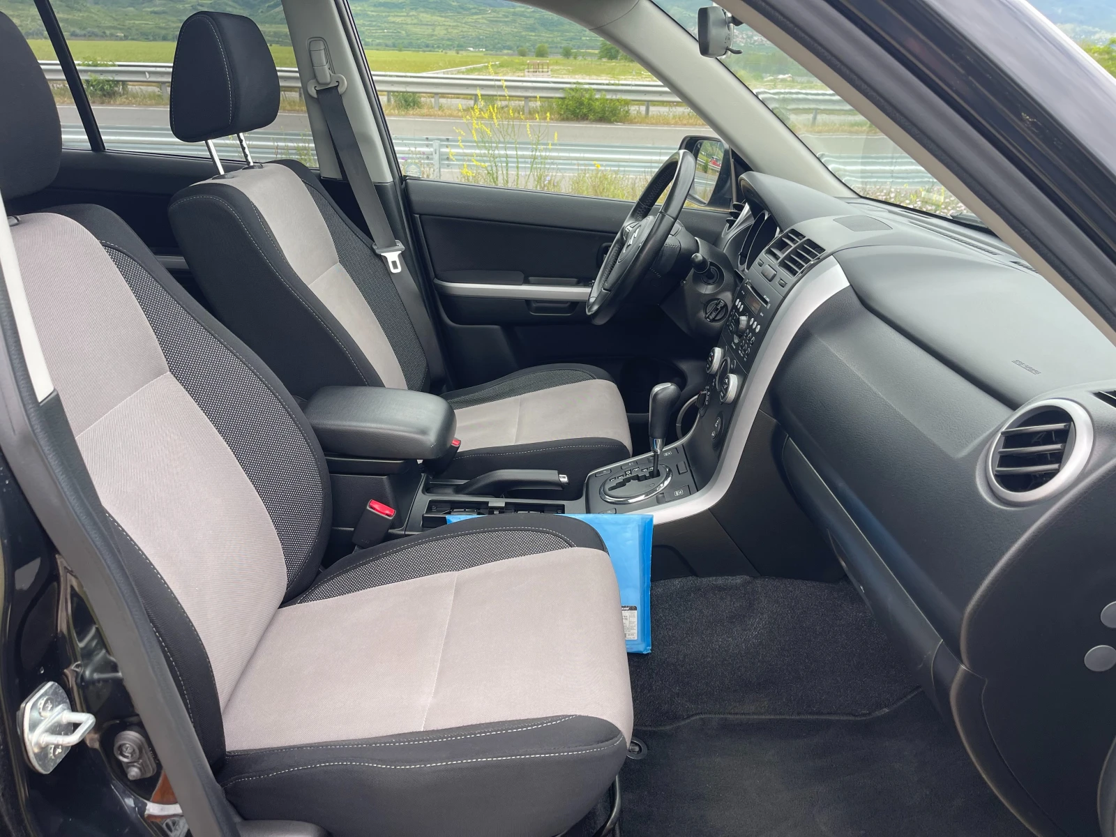Suzuki Grand vitara 2.4 GL TOP Швейцария, снимка 12 - Автомобили и джипове - 55575655