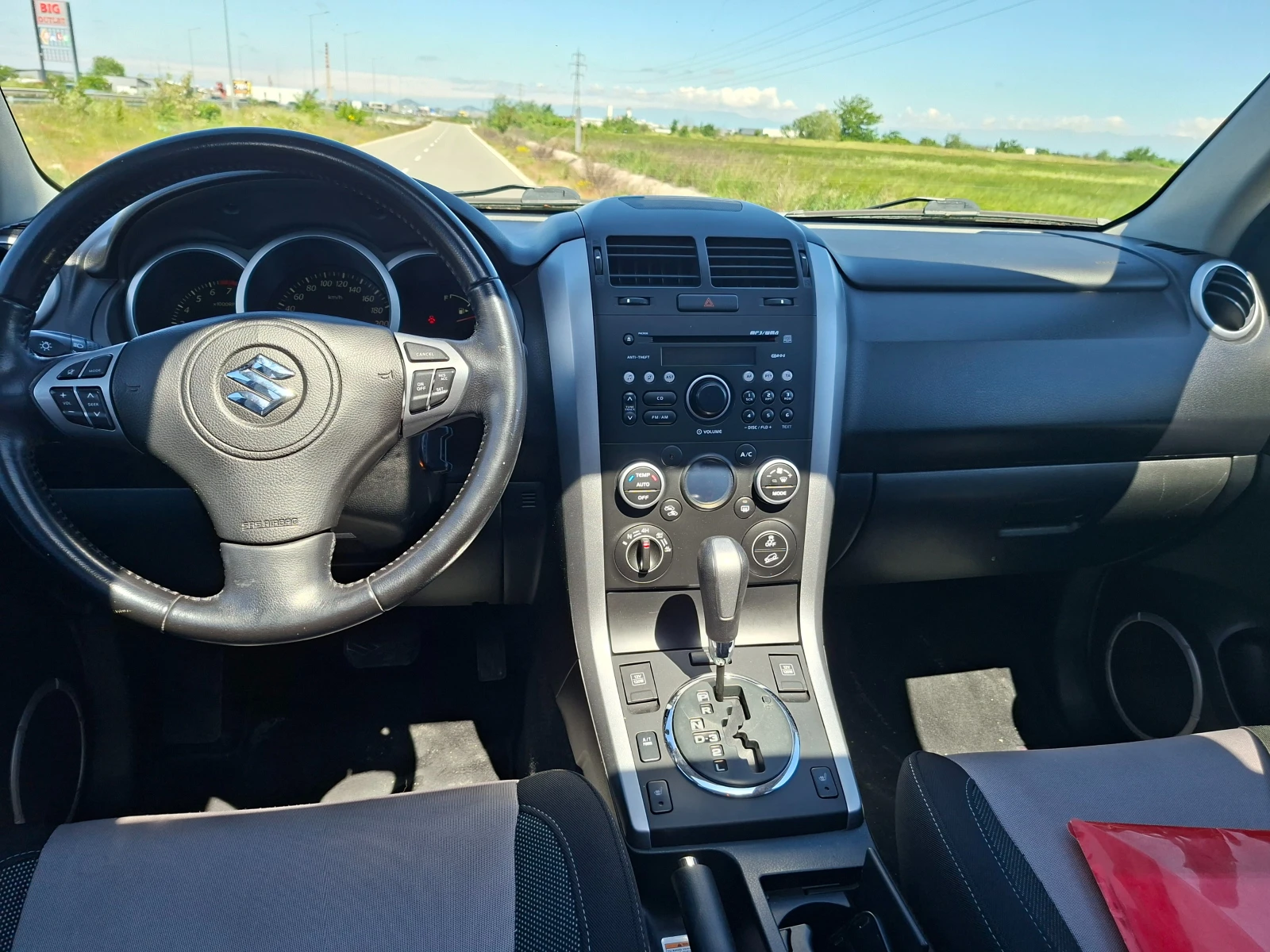 Suzuki Grand vitara 2.4 GL TOP Швейцария, снимка 8 - Автомобили и джипове - 55575655