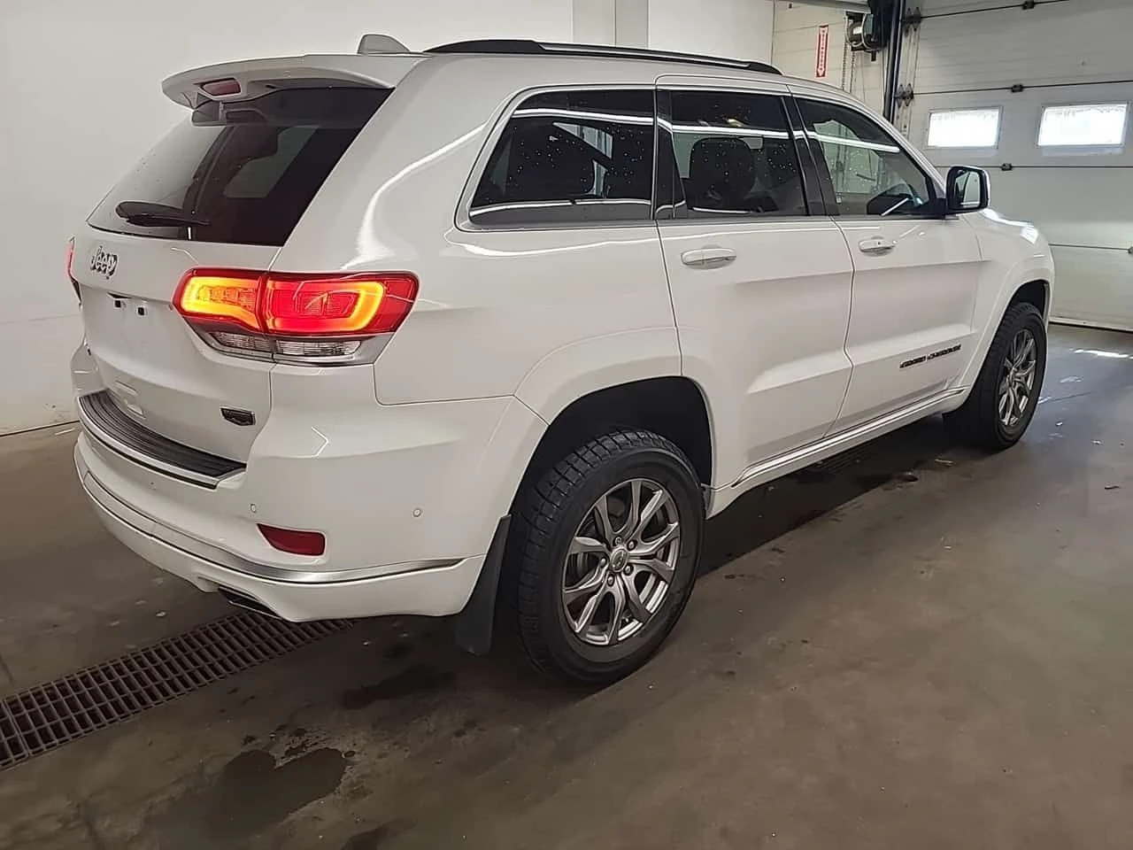 Jeep Grand cherokee * Summit 4x4 * CARFAX * ОПЦИЯ ЗА ФИНАНСИРАНЕ, снимка 4 - Автомобили и джипове - 55684257
