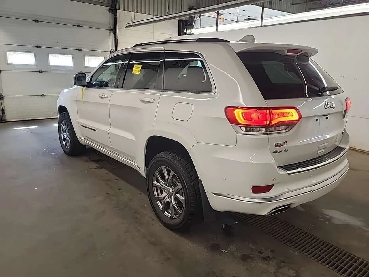Jeep Grand cherokee * Summit 4x4 * CARFAX * ОПЦИЯ ЗА ФИНАНСИРАНЕ, снимка 2 - Автомобили и джипове - 55684257