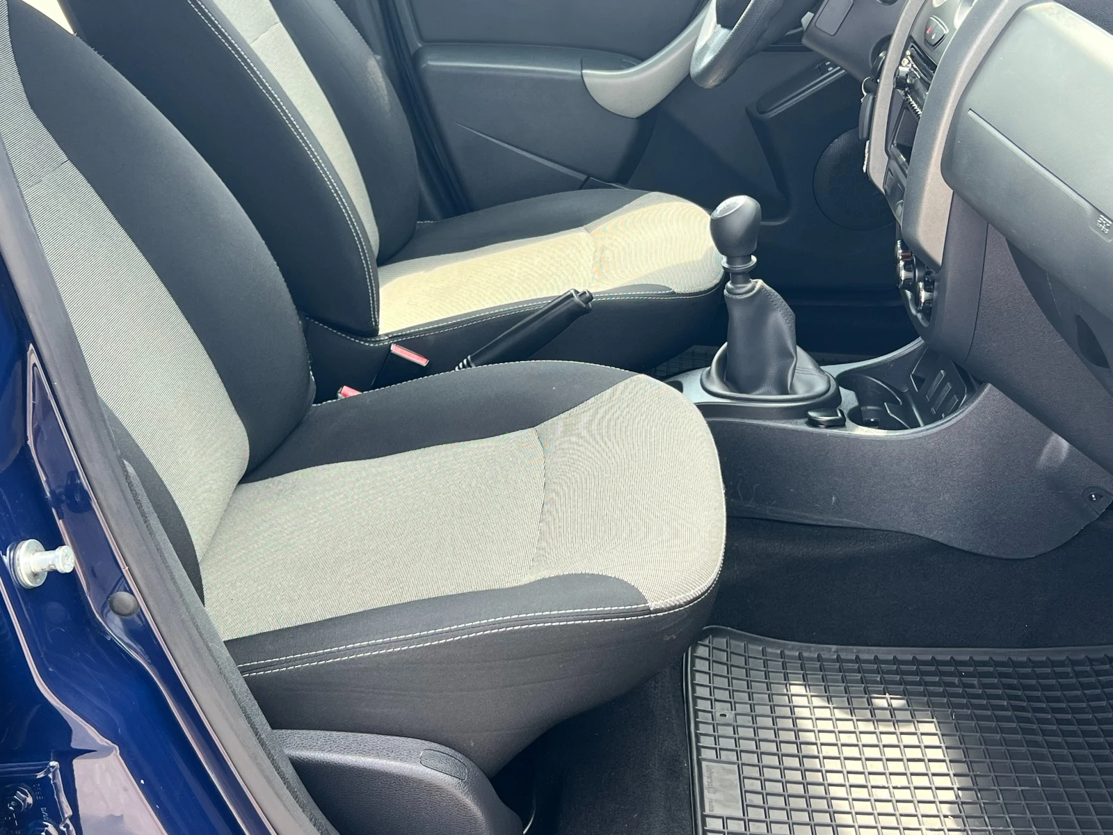 Dacia Duster 1.5 dci 90 k.c., снимка 15 - Автомобили и джипове - 55779089