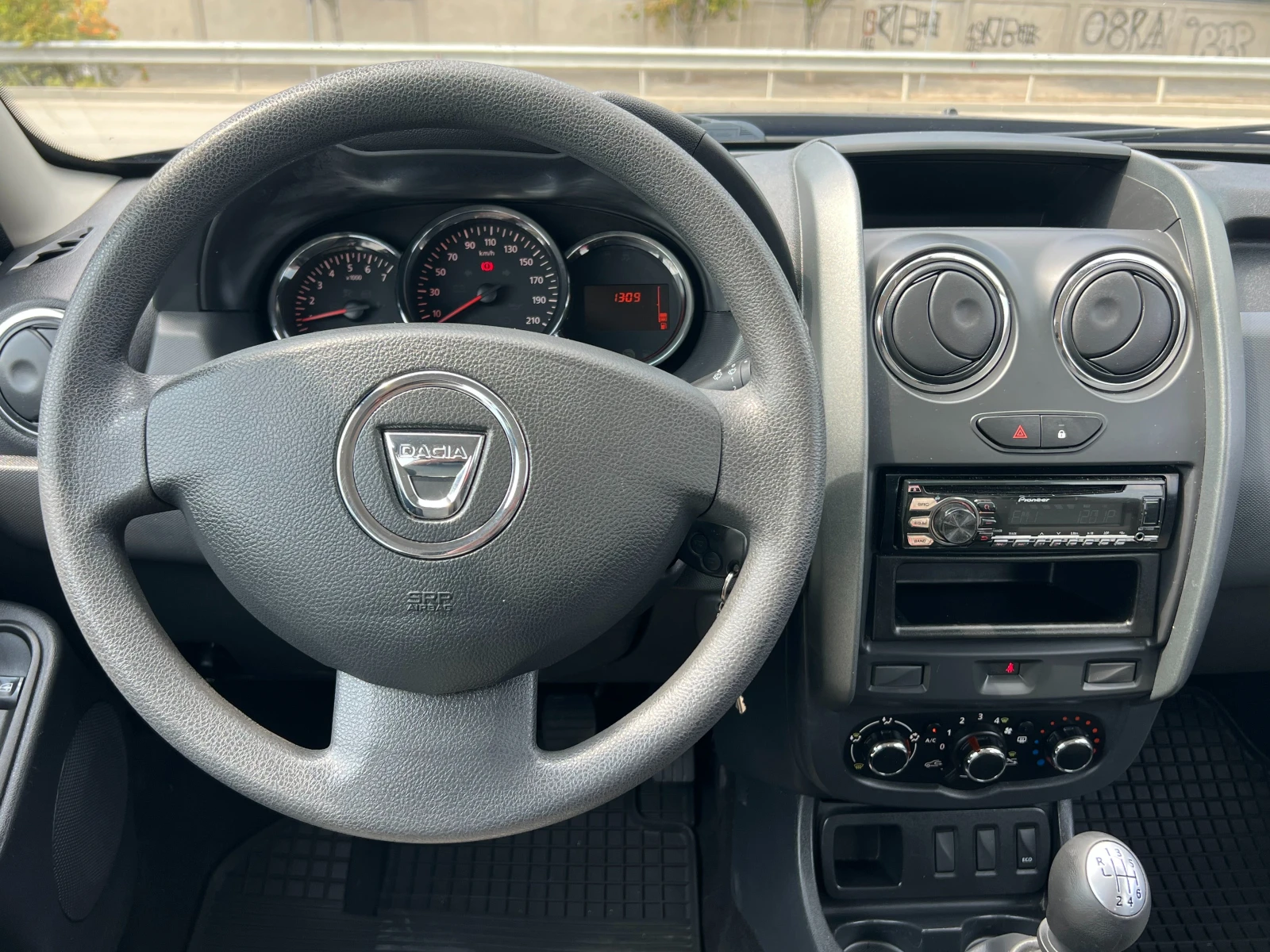Dacia Duster 1.5 dci 90 k.c., снимка 12 - Автомобили и джипове - 55779089