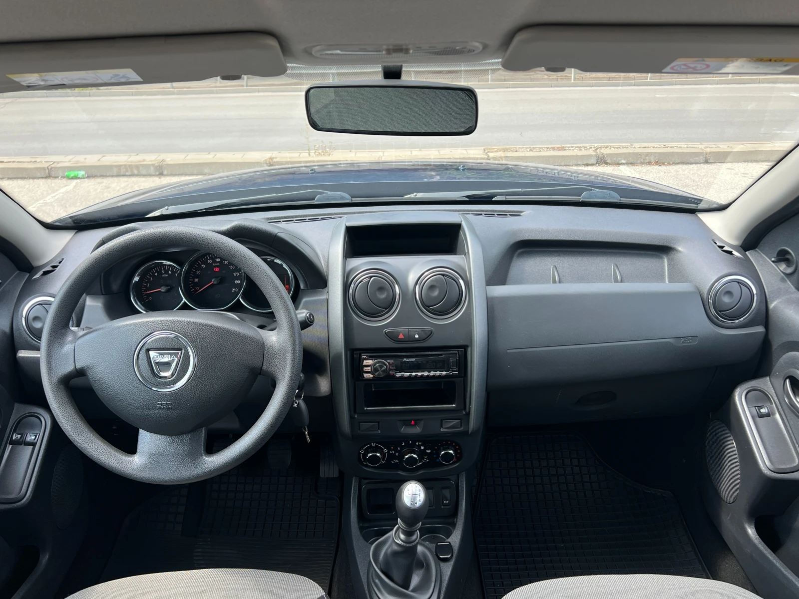 Dacia Duster 1.5 dci 90 k.c., снимка 11 - Автомобили и джипове - 55779089