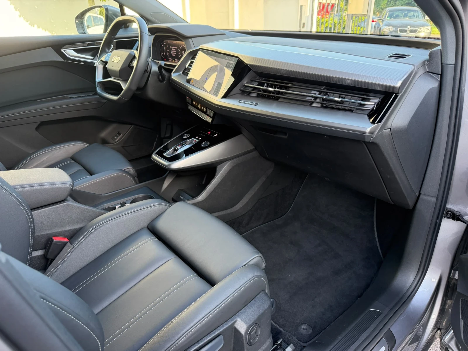 Audi Q4 E-tron 40 , кожа , Топ топ топ, снимка 11 - Автомобили и джипове - 55994650