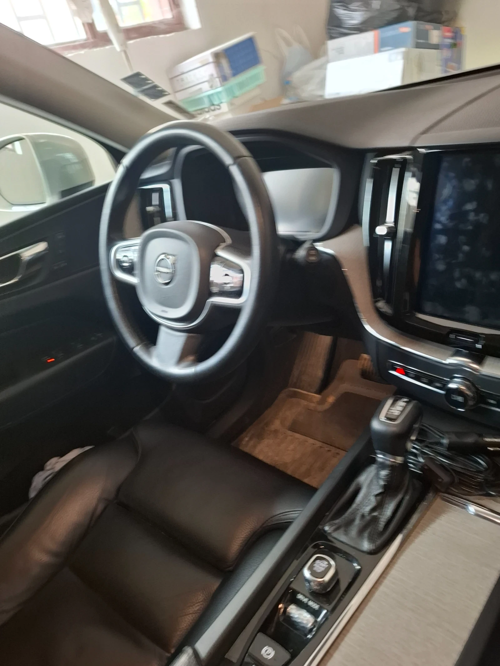 Volvo XC60 D4, снимка 3 - Автомобили и джипове - 56157595