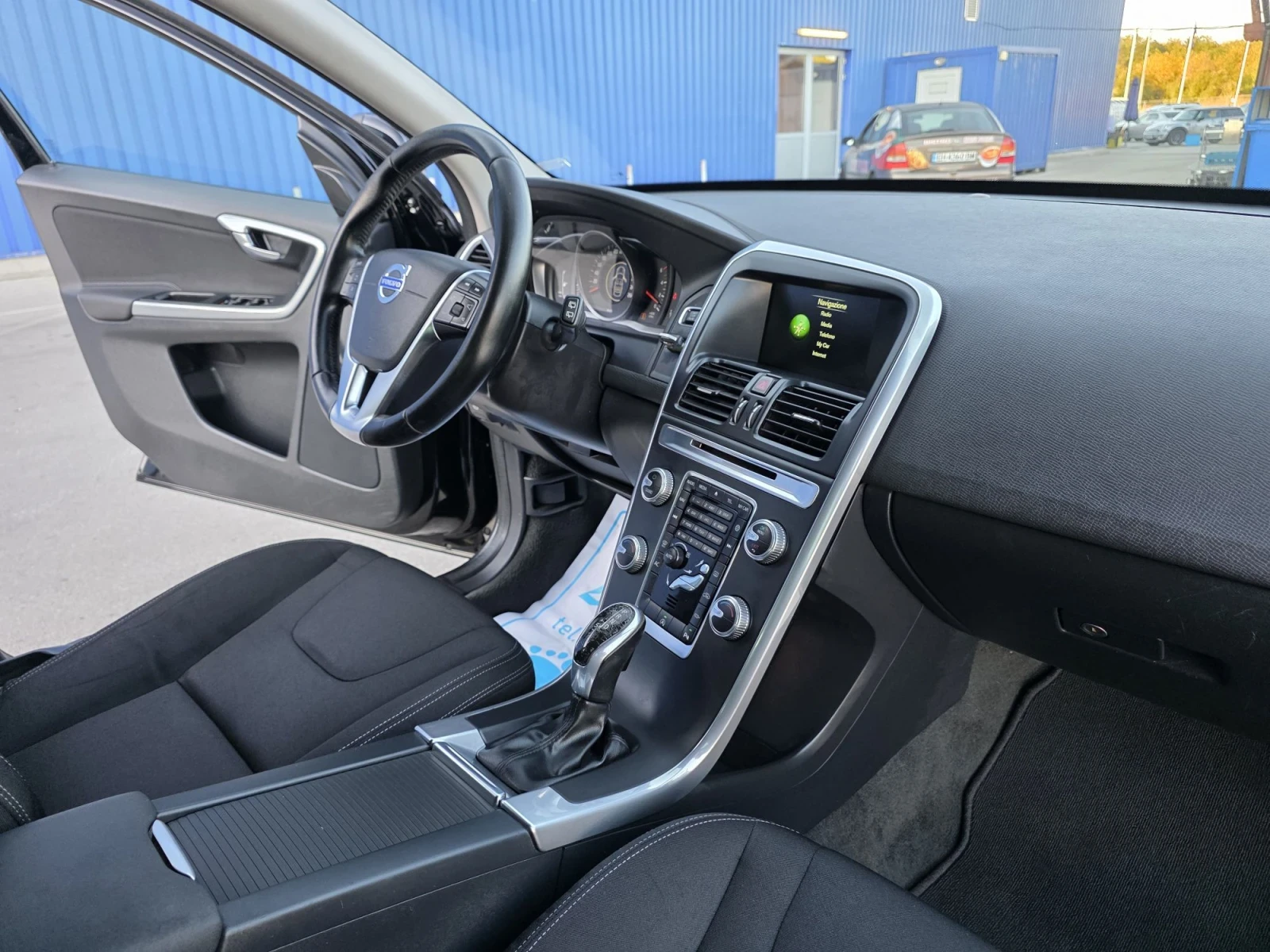 Volvo XC60 2.0D-181kc , снимка 16 - Автомобили и джипове - 56383450